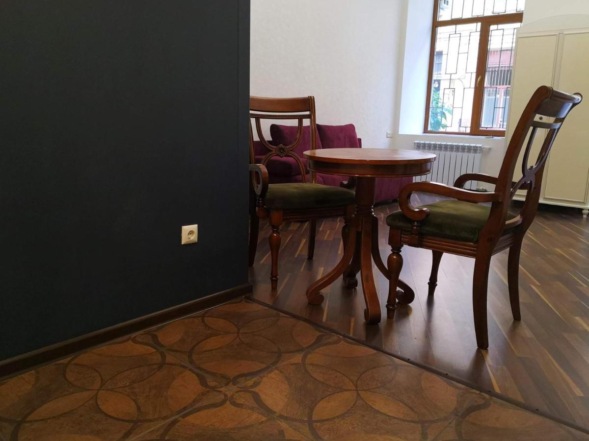 Затишні Апартаменти, Вулиця Дерибасівська, 13 Odessa Ngoại thất bức ảnh