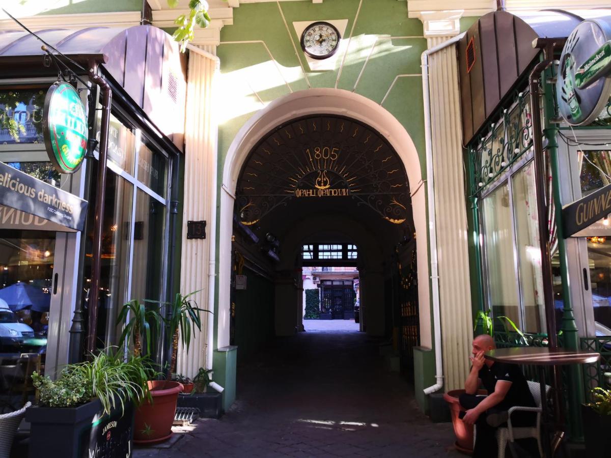 Затишні Апартаменти, Вулиця Дерибасівська, 13 Odessa Ngoại thất bức ảnh