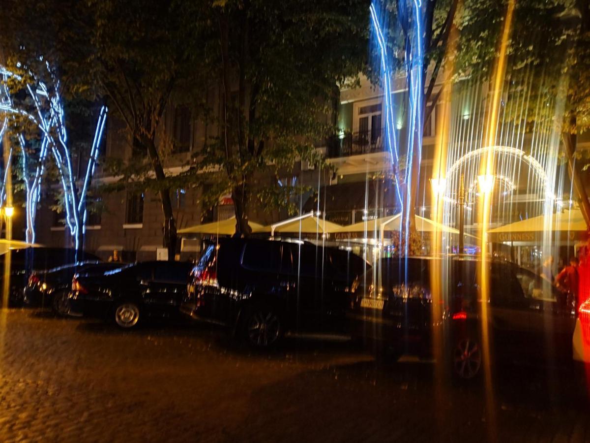 Затишні Апартаменти, Вулиця Дерибасівська, 13 Odessa Ngoại thất bức ảnh